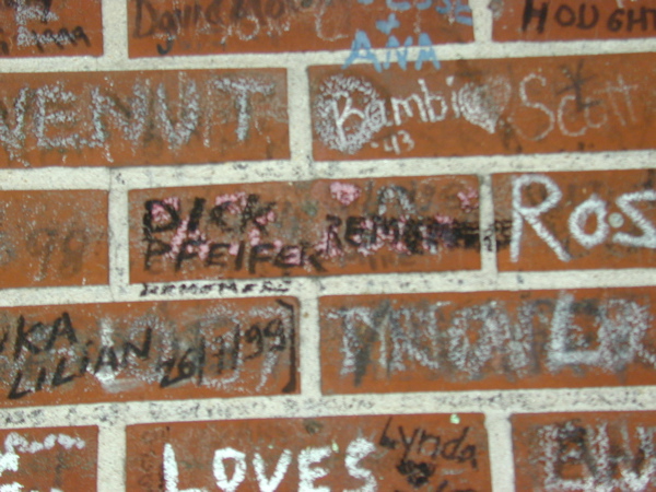 テネシー州　メンフィス　エルヴィス・プレスリーの自宅の塀