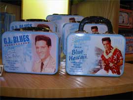 名作映画、ブルー・ハワイ、G.Iブルースの写真をほどこしたプレスリーのランチボックス